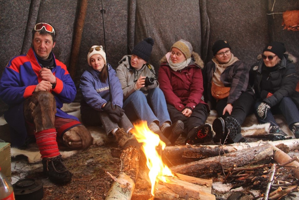 In encounters such as museum visits, Sámi Parliament gatherings, and visits to the Laavu, the ecological-cultural dimensions and plurality of life in Karajoki were explored. 