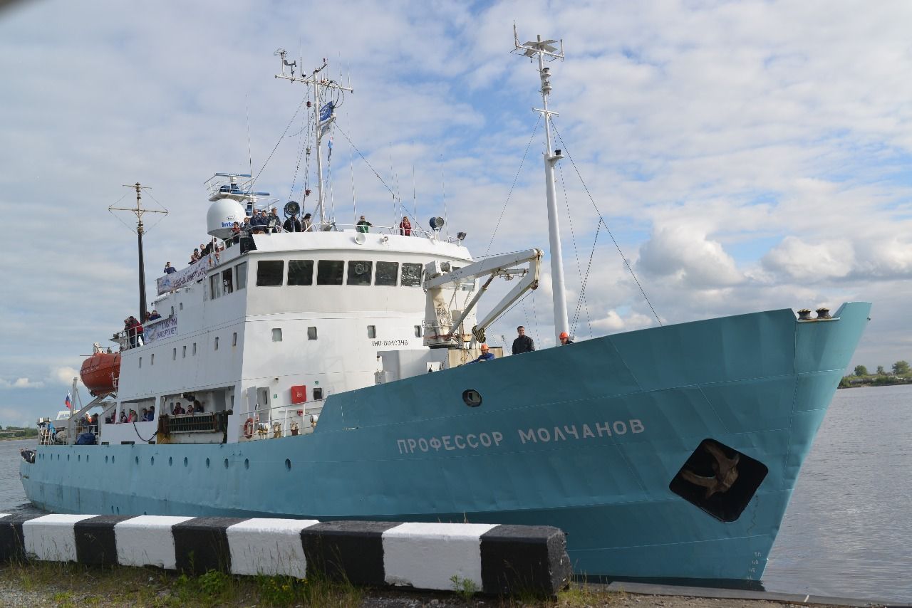 Research vessel Professor Molchanov