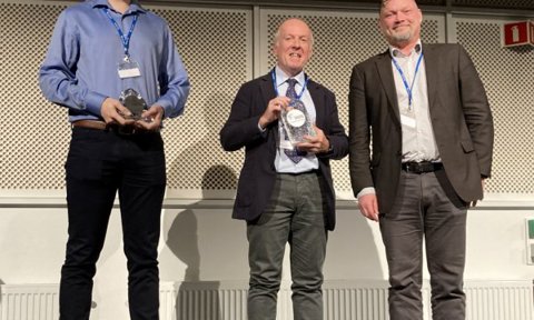 Marius O. Jonassen and Massimo Santarelli accepting the Awards from SIOS director Heikki Lihavainen
