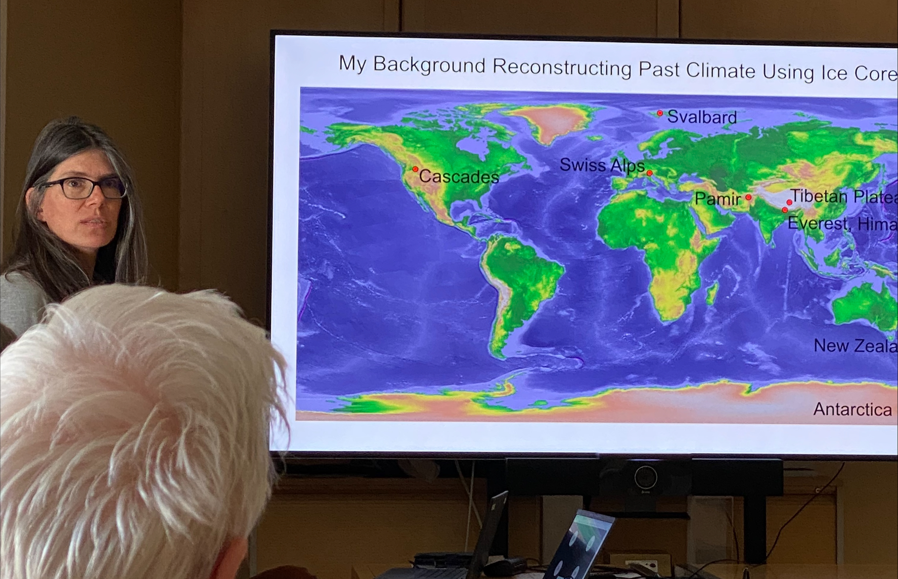 Susan Kaspari presenting her research at the Arctic Centre